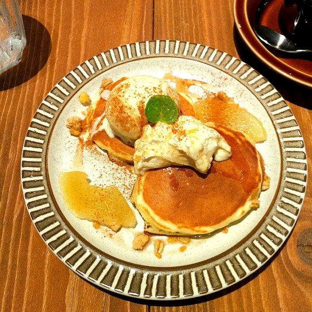 Snapdishの料理写真:りんごとシナモンパンケーキ|natsukoさん