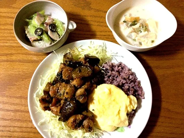 鶏肉とナスの照り焼き＆雑穀ご飯と炒り卵のワンプレート    大根と油揚げの牛乳味噌汁    タコとセロリのサラダ|＊ドリー＊さん