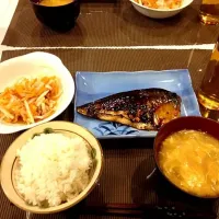 Snapdishの料理写真:ブリ照り  人参•大根•玉ねぎの酢の物|yuiさん