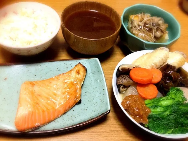 焼き鮭、しょうが味噌おでん、揚げ出し豆腐、なめこのおみそ汁、発芽玄米ご飯|まりこさん