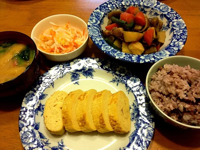 黒米ご飯＆筑前煮＆玉子焼き＆なます＆ほうれん草油揚げみそ汁|おいもさん