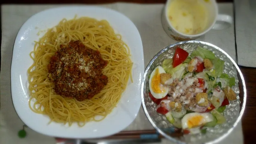 ミートソースパスタ シーザーサラダ コーンスープ|ちーさん