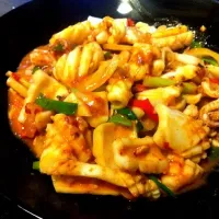 Snapdishの料理写真:Stir fried squid with salty eggs sauce|Jakkraphan Manoさん