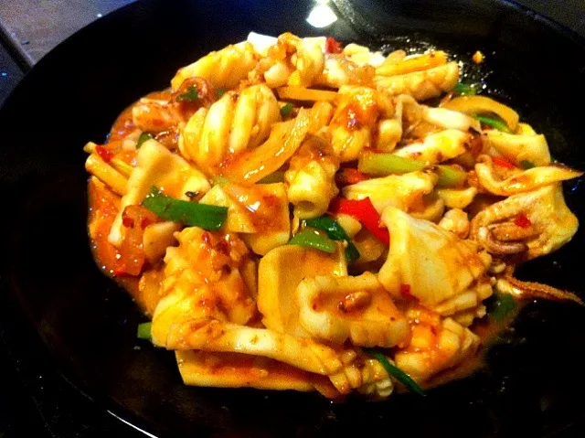 Snapdishの料理写真:Stir fried squid with salty eggs sauce|Jakkraphan Manoさん