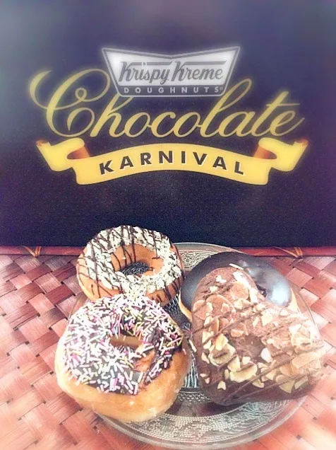 Krispy Kreme Doughnuts🍩chocolate karnival dozen✨チョコレート カーニバル|🌈Ami🍻さん