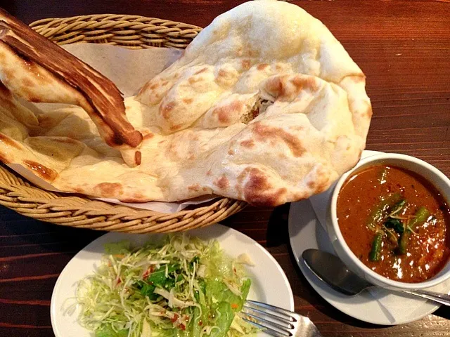 寝袋みたいなナン＆インゲンとチキンカレー|みどりっちさん