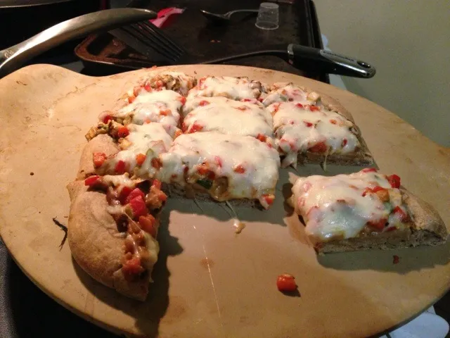 whole wheat thai pizza w/ peanut sauce peppers tofu|lizさん