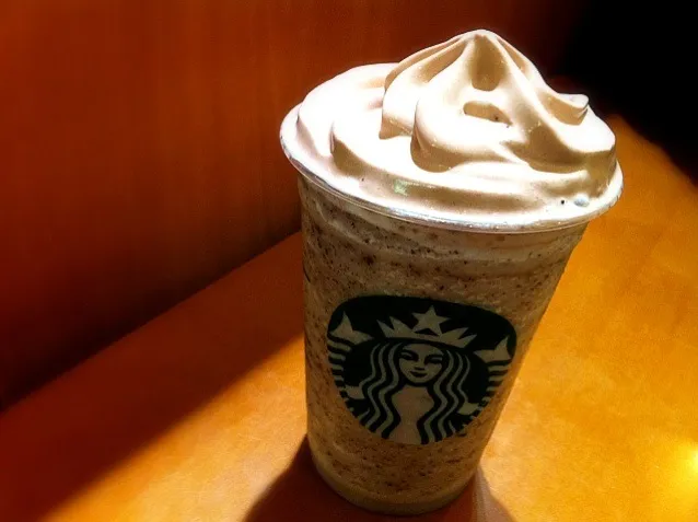 chocolatewhipped chocolatechips vanilla frappuccino.|Rinaさん