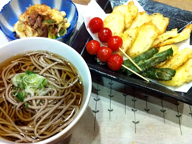 鶏天とピーマン・焼きトマト・豚白菜豆腐のピリ辛おかか炒め・そば|まーままさん