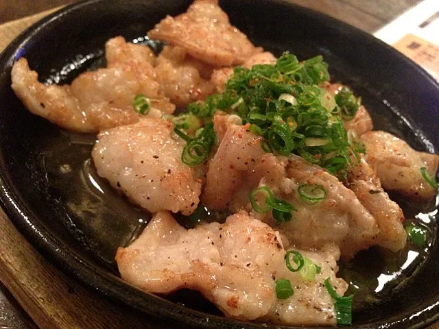 駆け付けひと焼きw 特選ホルモンの鉄板焼き。|たけうちさん