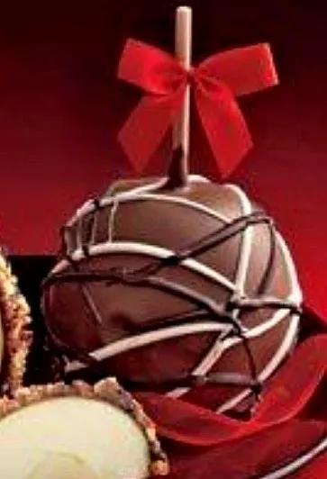 Caramel and chocolate covered apple|claudia molinaさん