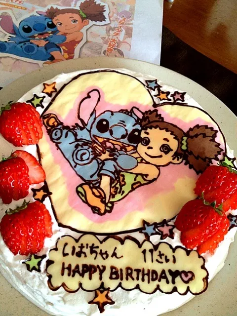 娘の誕生日ケーキ(((o(*ﾟ▽ﾟ*)o)))中はチョコレートケーキです^ ^|りょうこさん