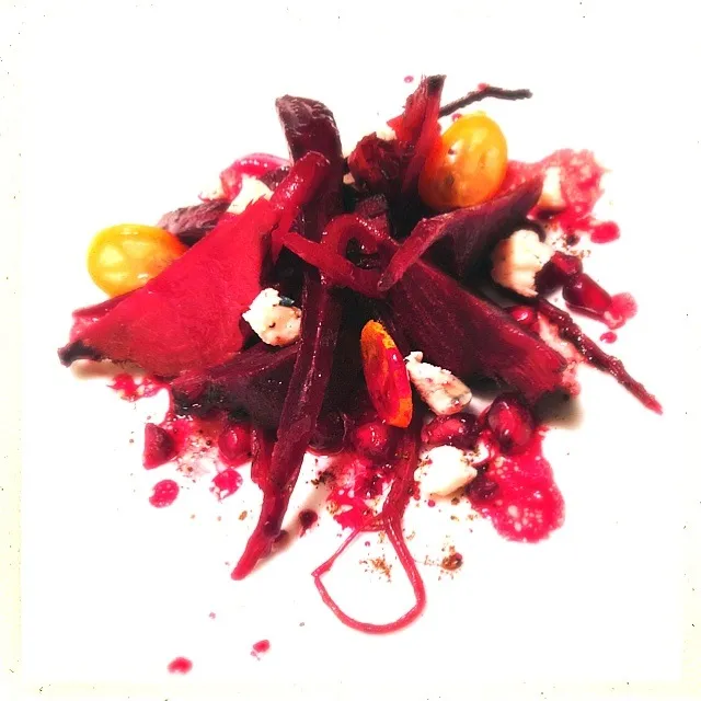 BEET. GOLDEN BEET. BLACK CARROT. RED ONION. KUMQUAT. POMEGRANATE. BLEU CHEESE|GREG ARNOLDさん