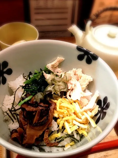 Snapdishの料理写真:鶏飯風だし茶漬け|Reikiさん