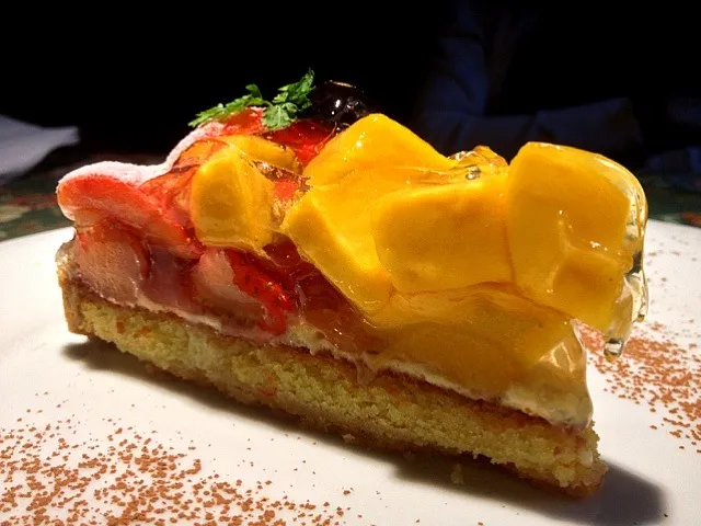 Mango & strawberry cake|Nicholas Tayさん