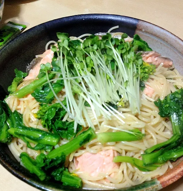 菜の花とサーモンのパスタ|ryohosonoさん