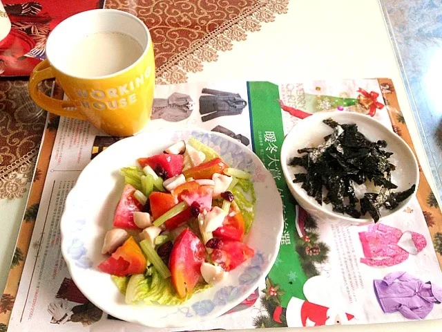 水果生菜沙拉 海苔稀飯  無糖豆漿|高鴨鴨さん