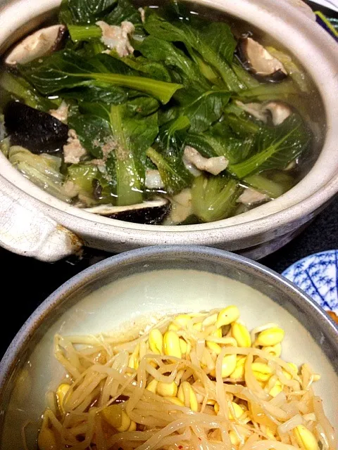 Snapdishの料理写真:#夕飯 名前わかんないけどモヤシの漬物みたいなやつ、豚バラ鍋(椎茸、小松菜、白菜、豚)、白米にはすらないゴマをふりかけて食べた。|ms903さん