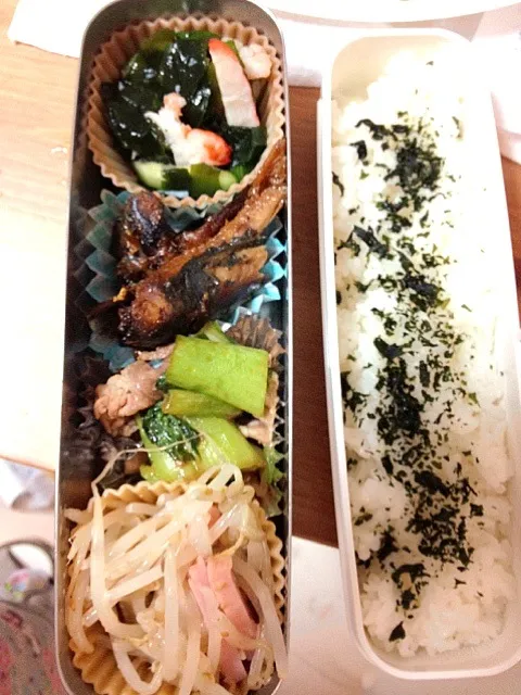 Snapdishの料理写真:イワシの蒲焼 豚肉と青梗菜炒め ワカメときゅうりの酢の物 もやしの胡麻和え|美和さん