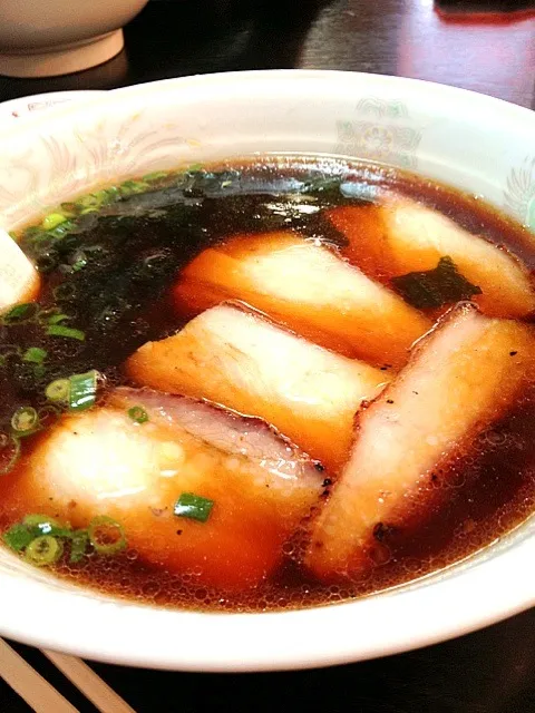 6種類の漢方を抽出した薬膳スープの醤油チャーシュー麺|まゆさんさん