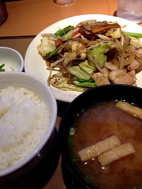 Snapdishの料理写真:肉野菜炒め定食|tak99さん