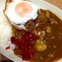 Snapdishの料理写真:目玉焼きカレー|よちこさん