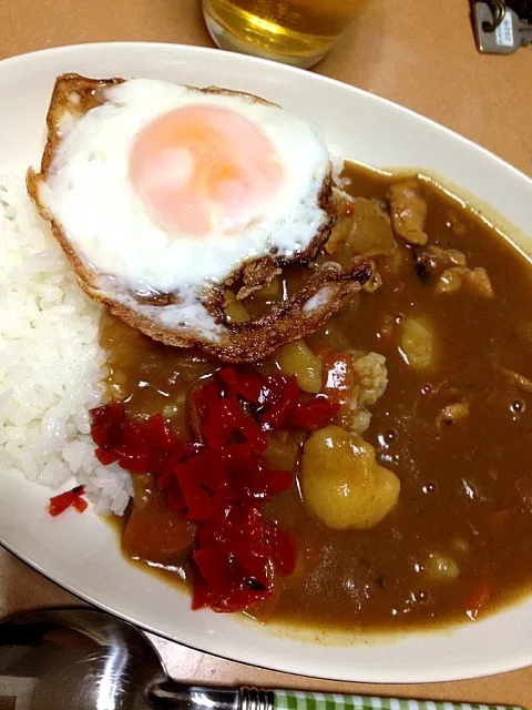 Snapdishの料理写真:目玉焼きカレー|よちこさん