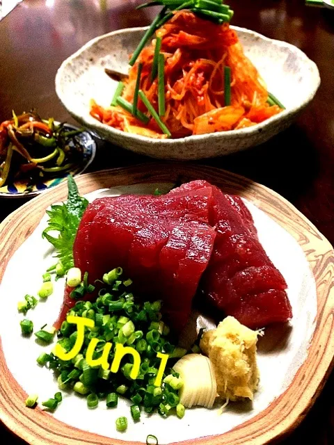 Snapdishの料理写真:長崎産もちがつお🐟・しらたきと青唐辛子とキムチの激辛炒め・のびるの松前漬け|中さんさん