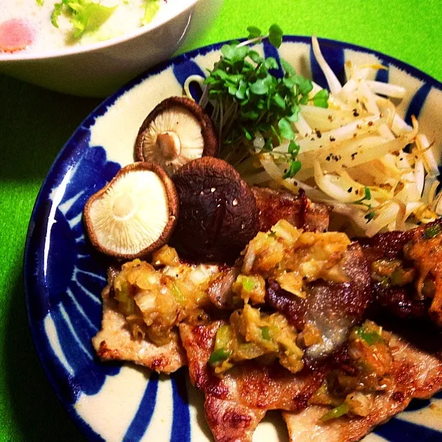 カリカリ豚肉の焼きネギ味噌のっけに豆乳スープ(｡-∀-｡)|naoさん