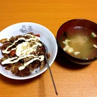 Snapdishの料理写真:豚肉トマト丼|絢さん