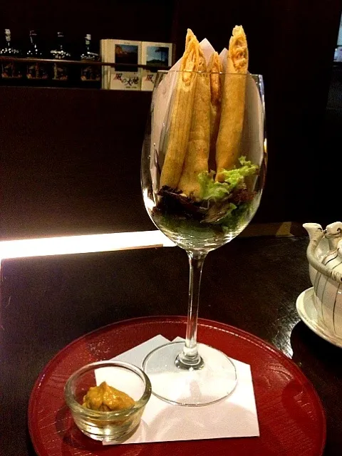 Snapdishの料理写真:salmon spring roll|Yvonne C.さん