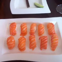 Snapdishの料理写真:Nigiri (shake), salmon nigiri sushi|cooking...さん