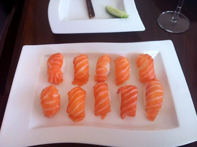 Snapdishの料理写真:Nigiri (shake), salmon nigiri sushi|cooking...さん