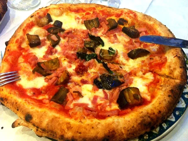 Snapdishの料理写真:La pizza vera napoletana|cooking...さん