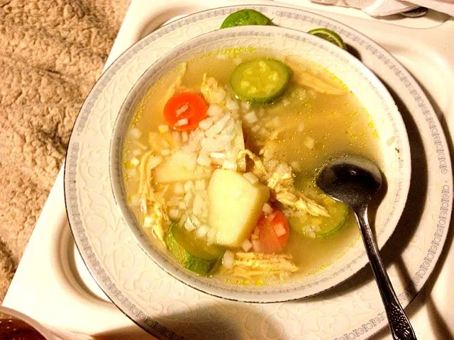 Caldo de pollo|Erick Montielさん