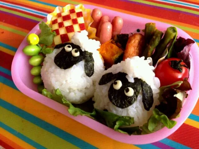 Snapdishの料理写真:ひつじのショーンおにぎり弁当|こはここさん