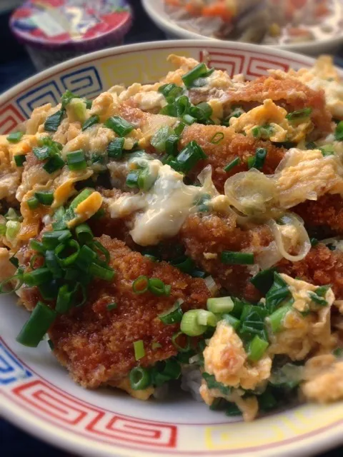 旦那膳（＾∇＾）カツ丼。私も肉食べたぃ〜…がっつりと(-｡-;|くめさん