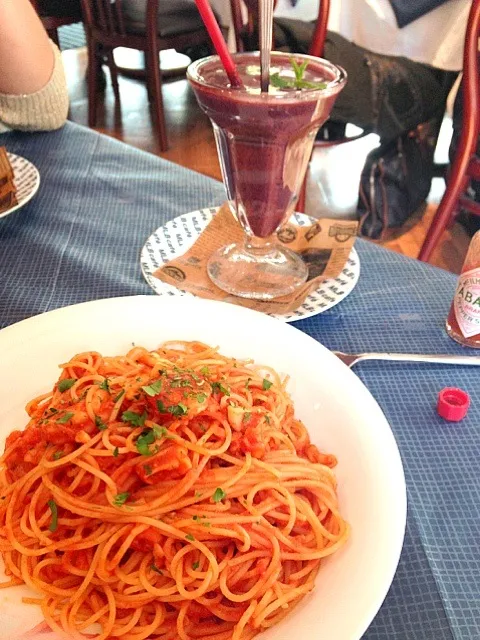 Sea food pasta & asai smoothie|Kattyさん