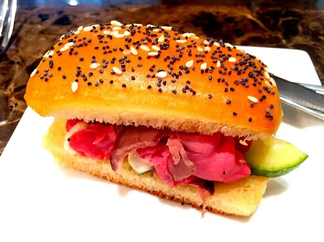 afternoon tea; roast beef sandwich|Kaori Matsushimaさん