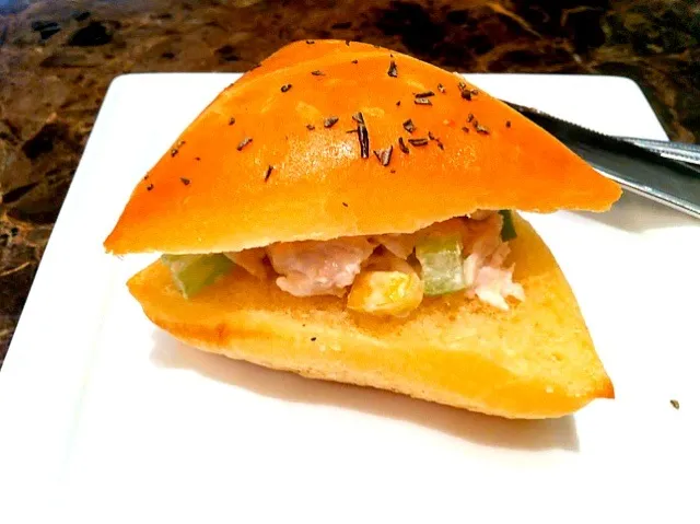 afternoon tea; crab meat sandwich|Kaori Matsushimaさん