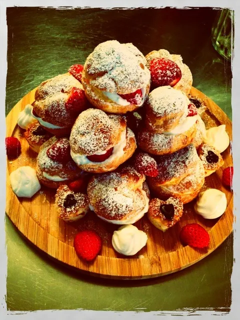 シュークリームのタワー！？フランス菓子のクロカンブッシュ