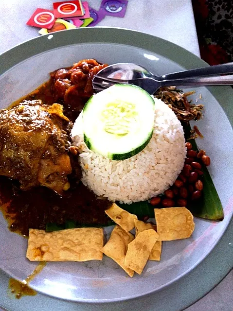 Nasi lemak with rendang chicken|laumeikuanさん