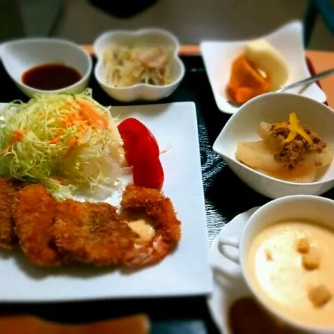 Snapdishの料理写真:今日のメインはヒレカツとエビフライ╰(*´︶`*)╯♡|さてぃ☆さん