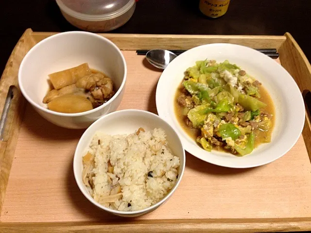 エリンギ炊き込みご飯 豚挽き肉とキャベツの卵とじ 手羽元と大根の煮込み|マコトさん