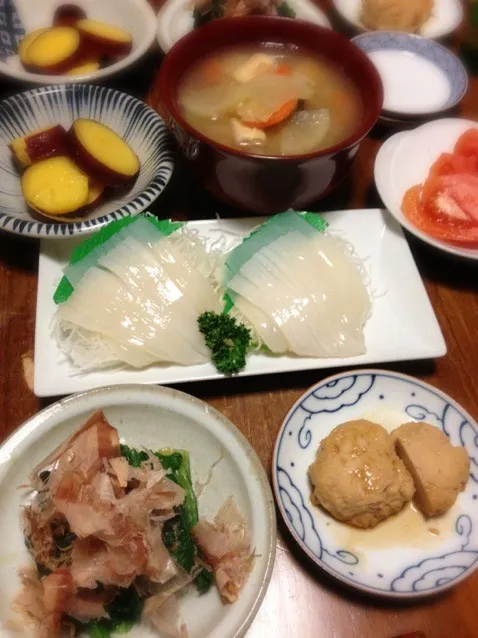 イカ刺身、ほうれん草お浸し、鶏てり団子、さつまいものレモン煮、じゃっぱ汁|raku_darさん