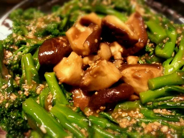 Snapdishの料理写真:Brocolli w Shitake mushrooms|AnnSeobieさん