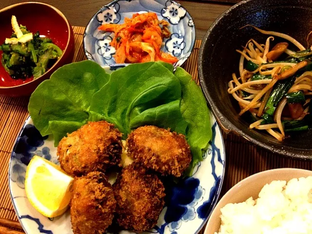 牛メンチカツ、もやしとニラとエリンギの牡蠣醤油炒め、菜の花の酢味噌和え|masakoさん