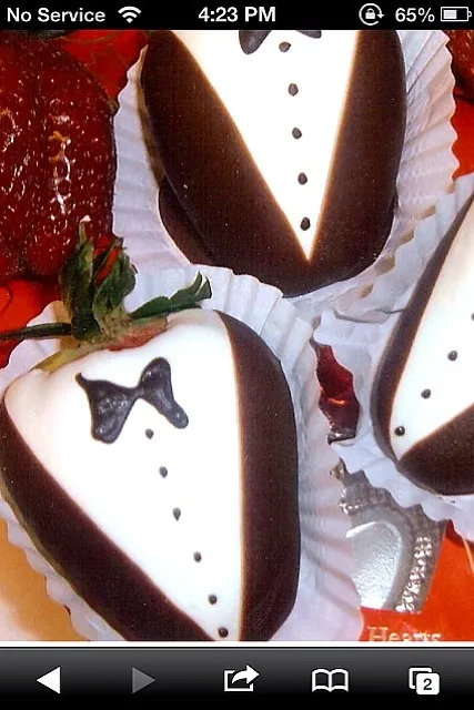 Tuxedo covered strawberries!!|hannahさん