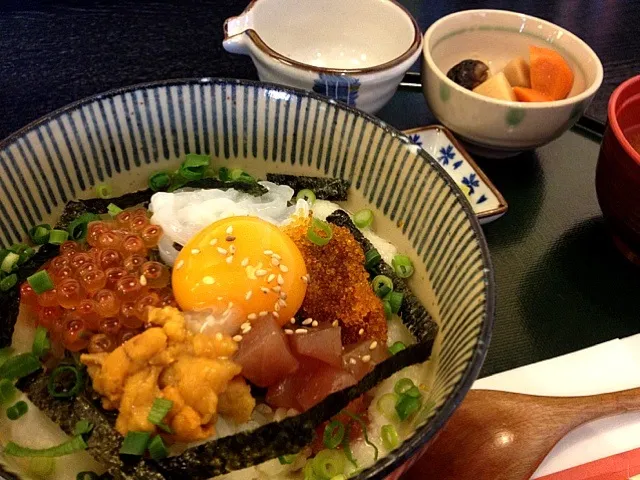 ばくだん丼|おっとさん