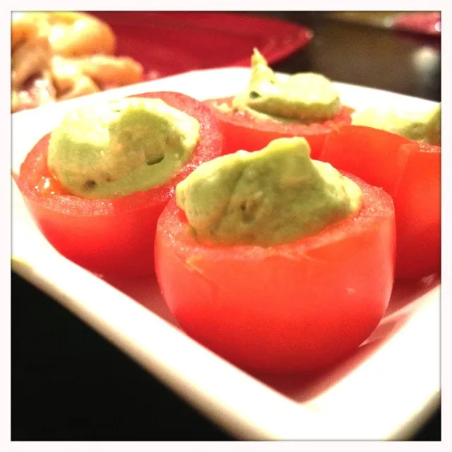 Tomato stuffed with avocado pesto|Alexandra Einessさん